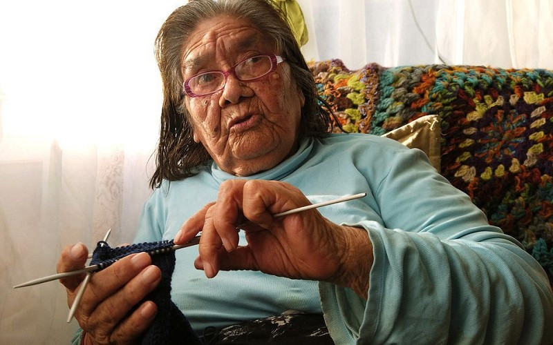 Cụ Cristina Calderon trong 1 cuộc phỏng vấn với báo chí tại nhà riêng ở làng Ukika, Puerto Williams, Chile, ngày 17/5/2019. (Ảnh: REUTERS)