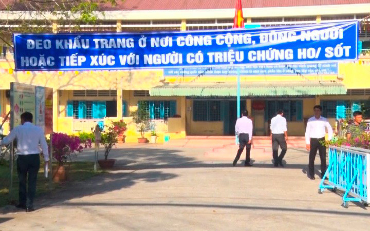 Trường Tiểu học Phú Mỹ (TP Sa Đéc) tuyên truyền phòng, chống dịch bệnh Covid-19. Ảnh: Hữu Nghĩa. Các địa phương nỗ lực khống chế dịch Covid-19 -0