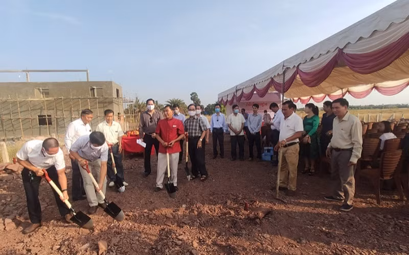 Lễ động thổ xây dựng Nhà cộng đồng của bà con gốc Việt Nam tỉnh Kampot, sáng 27-1.