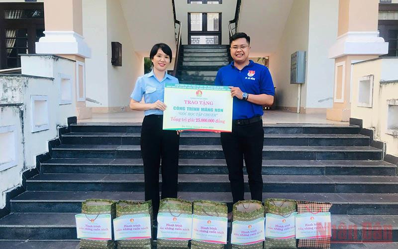 Gửi tặng các góc học tập cho học sinh khó khăn. Đà Nẵng vinh danh 81 cá nhân, gương đội viên tiêu biểu -0