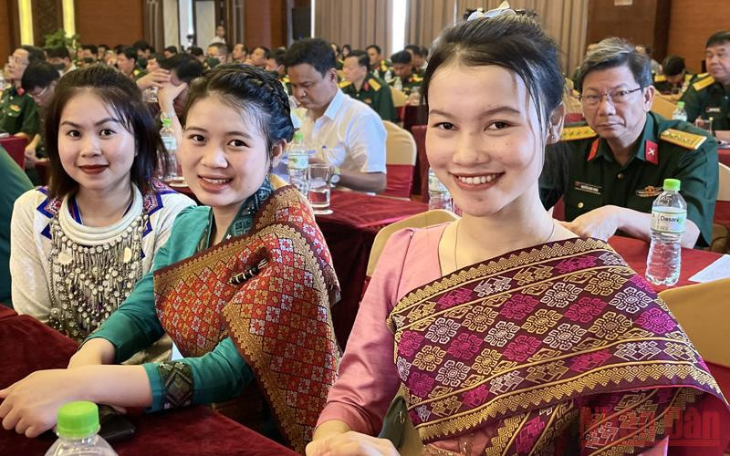 Các sinh viên Lào đang theo học tại Đại học Vinh (Nghệ An) tham gia Hội thảo. Thắng lợi của tình đoàn kết -0
