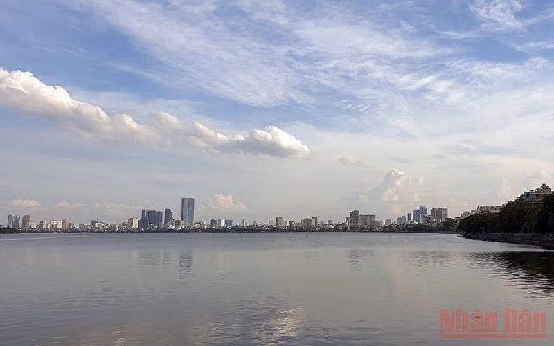 Một góc hồ Tây (Ảnh: T.LINH)