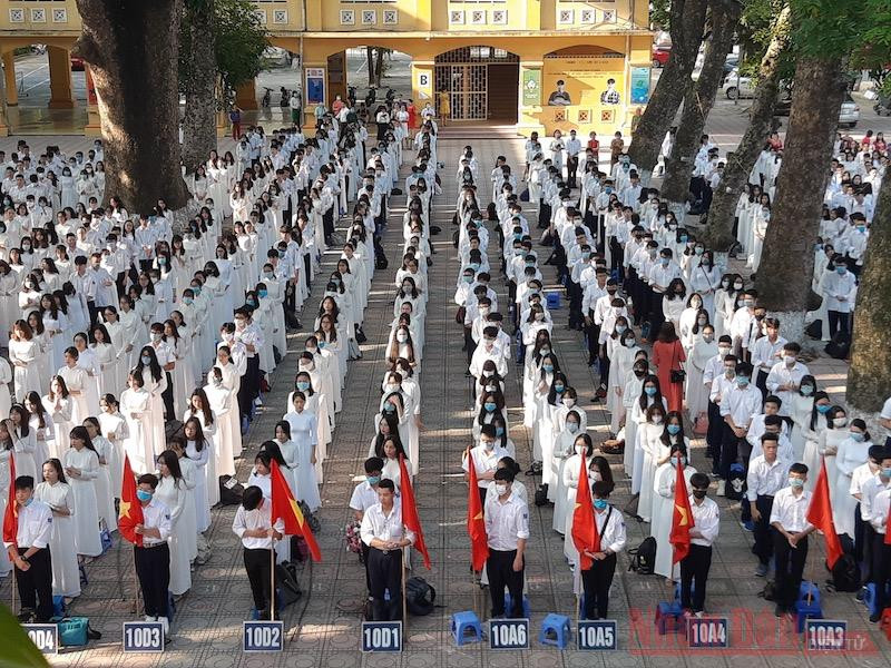 Học sinh khối lớp 10 Trường THPT Phan Đình Phùng (Hà Nội) trong Lễ khai giảng năm học mới 2020-2021 (Ảnh: HƯƠNG LÝ) Những dấu ấn giáo dục tiêu biểu năm 2020 -0