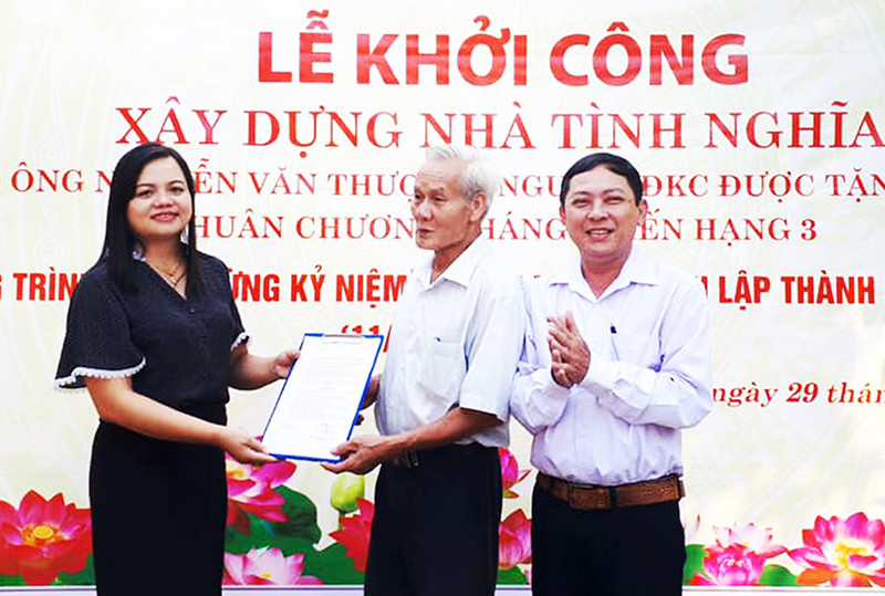 Thành phố Đông Hà khởi công xây dựng nhà ở cho người có công. 2407_co_cong_1-1595565088263.jpg