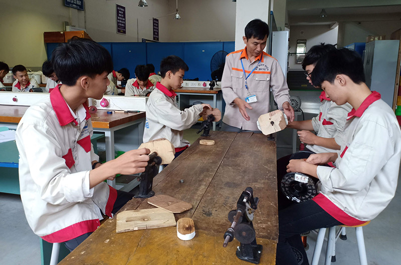 Giờ học thực hành môn điện tại Trường cao đẳng Bắc Kạn. (Ảnh chụp thời điểm dịch Covid-19 chưa xuất hiện tại Bắc Kạn)
