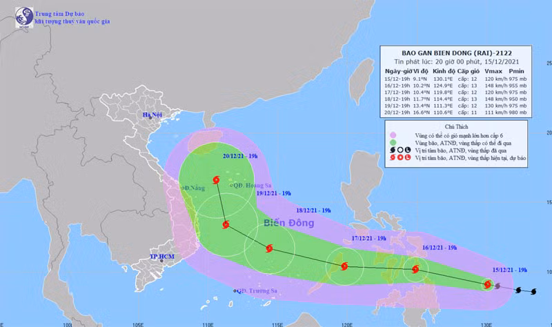 Vị trí và hướng di chuyển của bão Rai lúc 20 giờ ngày 15/12. (Nguồn: nchmf.gov.vn)