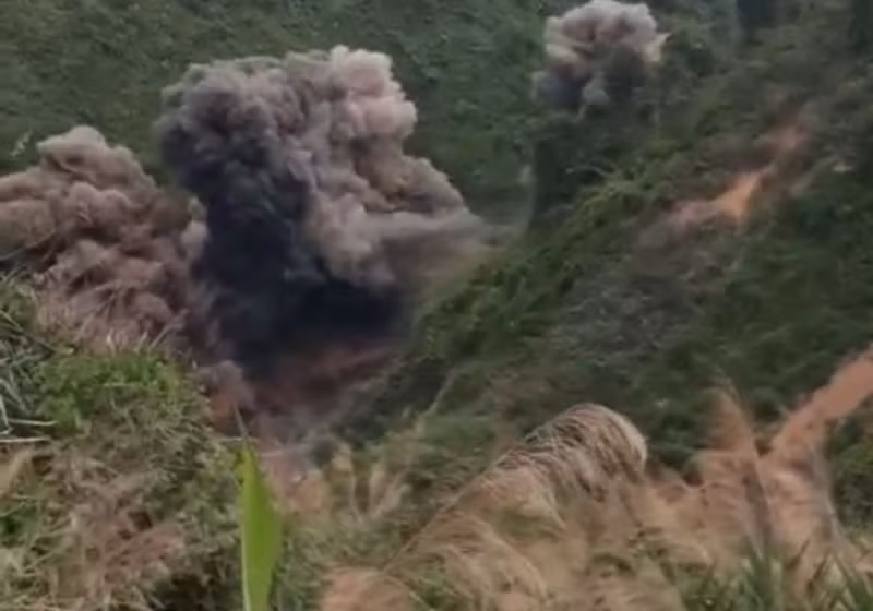 Dùng thuốc nổ đánh sập các hầm vàng trái phép