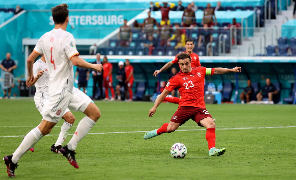 Shaqiri sút bóng trong tư thế trống trải. Lội ngược dòng trên chấm luân lưu, Tây Ban Nha thắng nghẹt thở Thụy Sĩ -0
