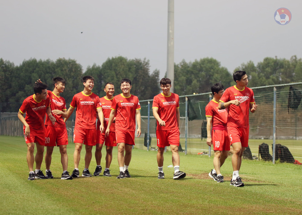 Các tuyển thủ Việt Nam có buổi tập hiệu quả. Đội tuyển Việt Nam trở lại sân tập, chuẩn bị cho cuộc đối đầu UAE -0