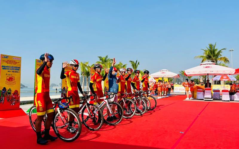 Các đội đua tham gia chặng 1 cá nhân tính giờ ở đường đua 4km. Khởi động Cuộc đua xe đạp toàn quốc tranh Cup Truyền hình thành phố Hồ Chí Minh lần thứ 34 - 2022 -0