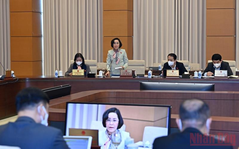 Trưởng Ban Công tác đại biểu Nguyễn Thị Thanh phát biểu tại phiên họp. (Ảnh: Duy Linh) BND_9903-1647266895603.jpg