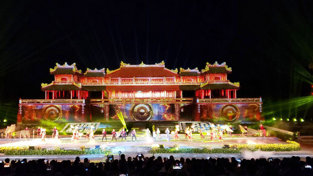 Chương trình nghệ thuật cung đình Huế mang đậm nét đặc trưng tiêu biểu văn hóa truyền thống ở Việt Nam. Khai mạc Tuần lễ Festival Huế 2022 -0