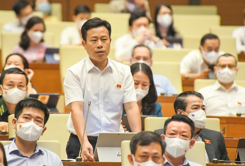 Đại biểu Lê Quân (đoàn Cà Mau) đưa ra kiến nghị về tự chủ đại học tại Quốc hội, ngày 25/7
