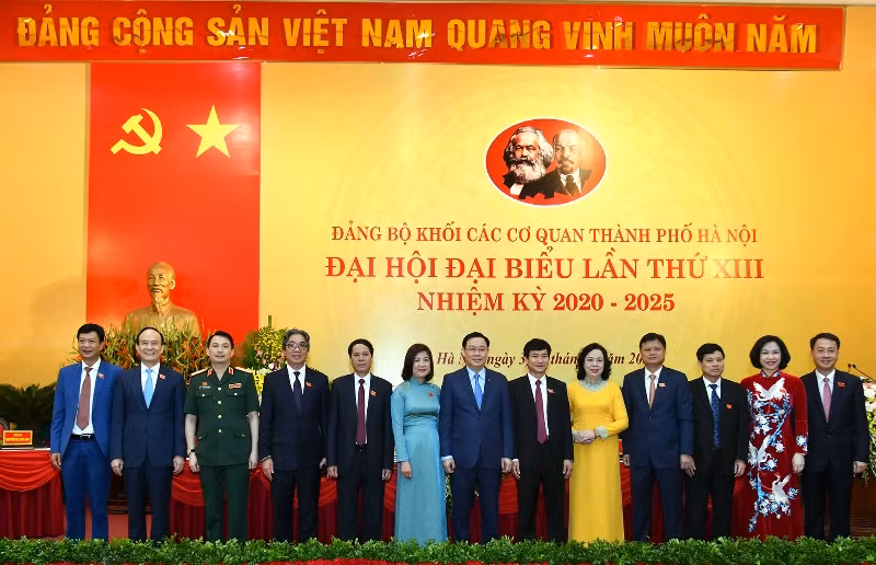 Bí thư Thành ủy Vương Đình Huệ và Phó Bí thư Thường trực Ngô Thị Thanh Hằng cùng các đồng chí lãnh đạo thành phố và các đại biểu dự đại hội.