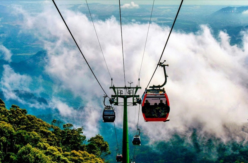Lướt qua những tầng mây trắng xóa tại Bà Nà Hills là một hoạt động thư giãn thú vị (Ảnh: CTV) Những điểm đến trong nước lý tưởng để nạp năng lượng năm 2022 -0