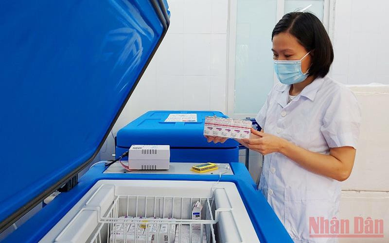 Bảo quản vaccine Covid-19 tại Trung tâm Kiểm soát bệnh tật tỉnh Hải Dương.