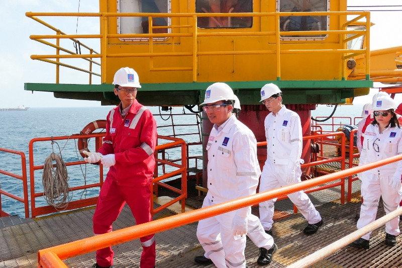 Lãnh đạo Petrovietnam và PVEP kiểm tra hoạt động trên giàn Đại Hùng 01. Duy trì an toàn, ổn định sản xuất, PVEP vượt mức các chỉ tiêu đề ra -0