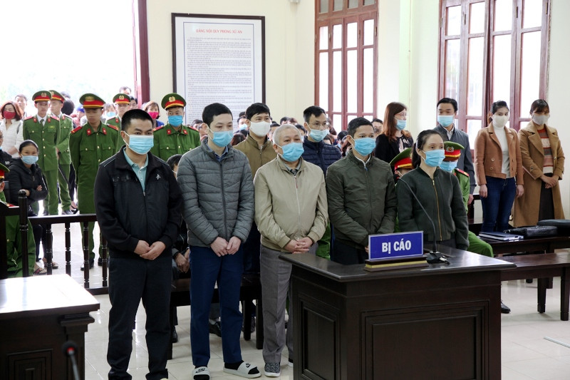 Các bị cáo tại phiên tòa.