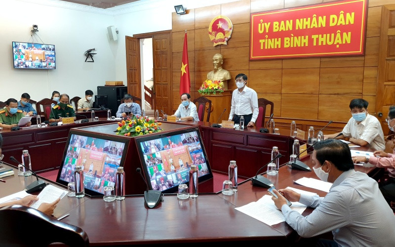Chủ tịch UBND tỉnh Bình Thuận Lê Tuấn Phong chỉ đạo triển khai các biện pháp khẩn cấp phòng, chống dịch Covid-19 sau khi Bình Thuận xuất hiện ca nghi mắc Covid-19. Bình Thuận triển khai thực hiện Chỉ thị 15 tại hai địa phương -0