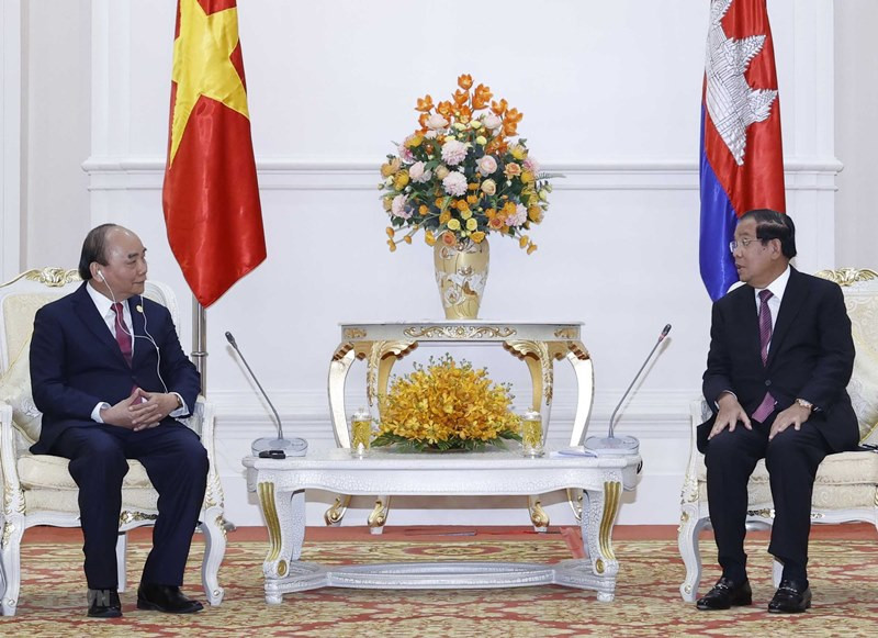 Chủ tịch nước Nguyễn Xuân Phúc hội kiến Thủ tướng Campuchia Hun Sen. (Ảnh: TTXVN) Thúc đẩy quan hệ giữa hai nước Việt Nam-Campuchia ngày càng gắn bó, bền chặt -0