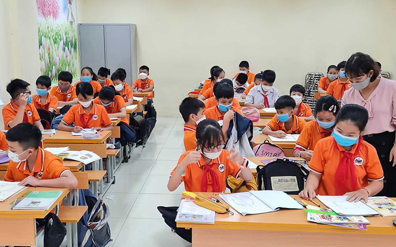 Tiết học vẽ của học sinh Trường THCS Đồng Tâm. Cách làm giáo dục sáng tạo của Vĩnh Yên -0