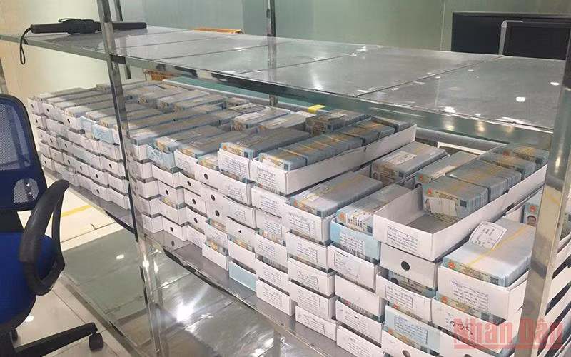 Thẻ căn cước công dân gắn chip được Bộ Công an chuyển về các địa phương để trả cho người dân.