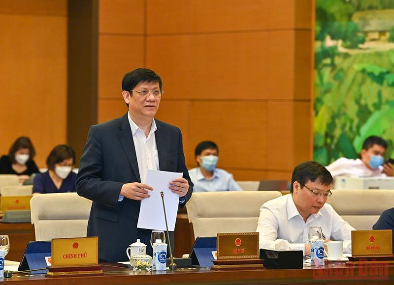 Bộ trưởng Y tế Nguyễn Thanh Long trình bày tờ trình tại phiên họp. (Ảnh: DUY LINH) Tiếp tục nâng cao chất lượng dịch vụ y tế phục vụ người dân -0