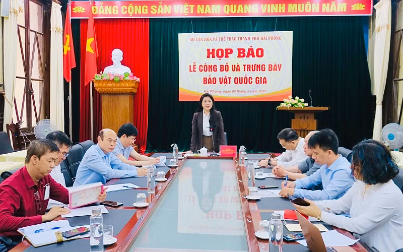 Quang cảnh họp báo giới thiệu lễ công bố và trưng bày 12 bảo vật quốc gia, sáng 6/5.