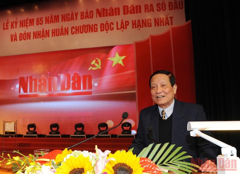 Nhà báo Hà Đăng phát biểu tại Lễ kỷ niệm 65 năm Ngày Báo Nhân Dân ra số đầu (11/3/1951 - 11/3/2016). Gia đình Nhà báo Cách mạng -0