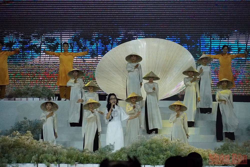 Khai mạc Lễ hội Áo dài Thành phố Hồ Chí Minh lần thứ 8 -1