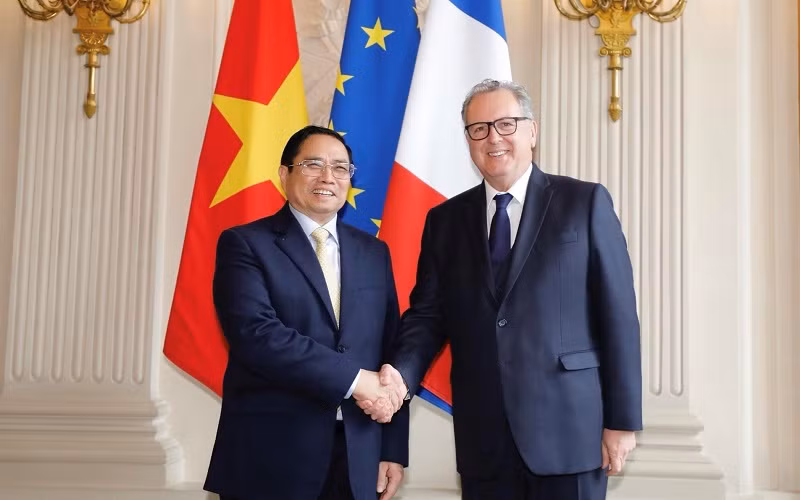 Thủ tướng Phạm Minh Chính hội kiến Chủ tịch Quốc hội Pháp Richard Ferrand. (Ảnh: TTXVN)