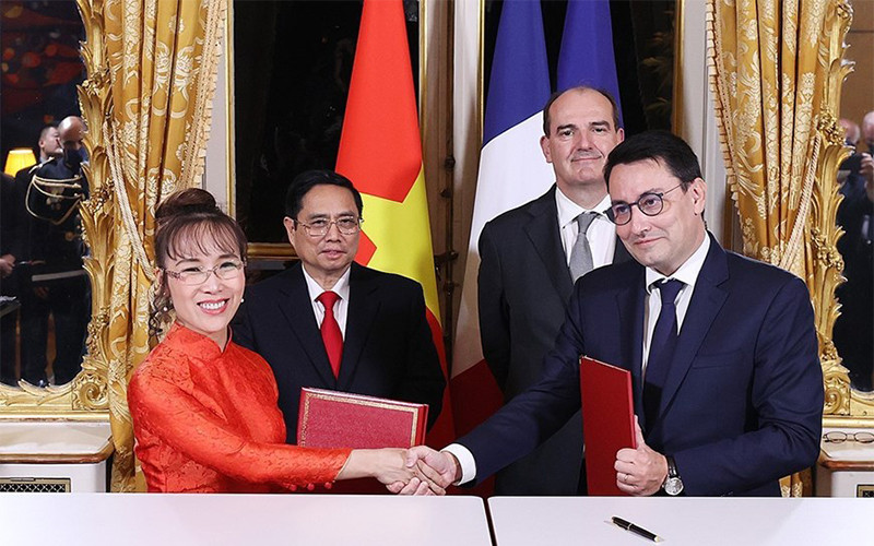 Lễ ký kết các thỏa thuận trong lĩnh vực kinh tế-thương mại của hãng hàng không của Vietjet Air với Safran - Tập đoàn công nghệ cao hàng đầu thế giới của Pháp. Thủ tướng Việt Nam và Pháp chứng kiến lễ ký các văn kiện hợp tác -0