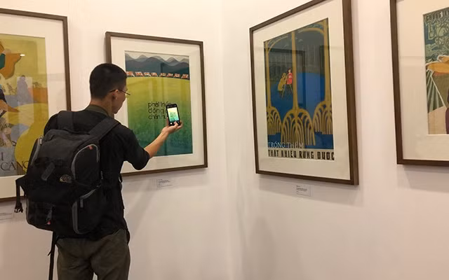 Khai mạc triển lãm tranh cổ động và ra mắt sách “Khát vọng hòa bình"