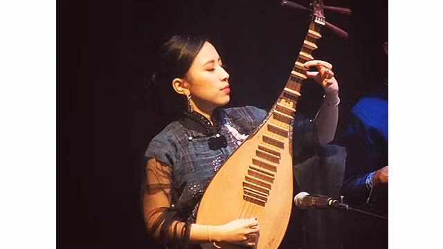 Nghệ sĩ Phan Thủy.