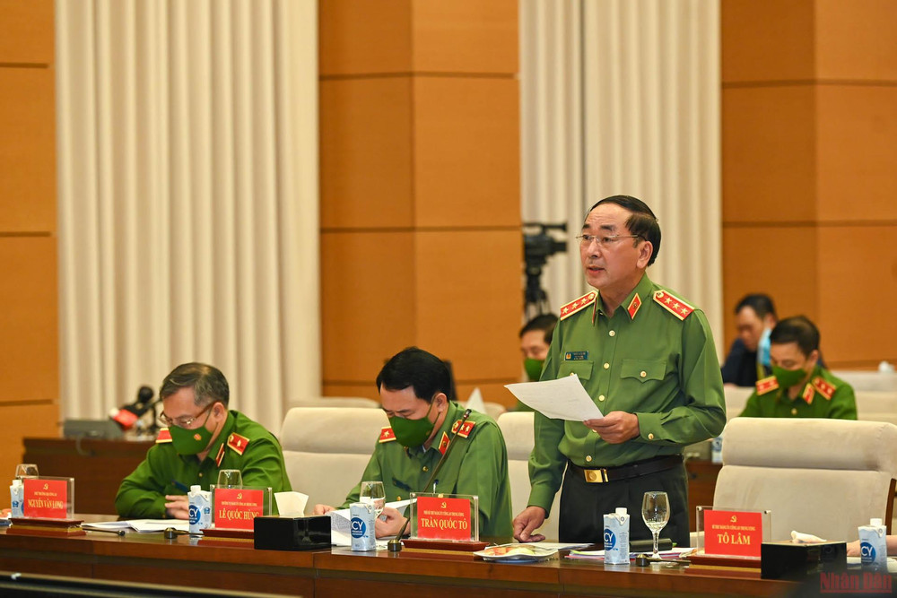 Thứ trưởng Công an Trần Quốc Tỏ trình bày báo cáo tại buổi làm việc. (Ảnh: Duy Linh) Xây dựng quy chế phối hợp giữa Đảng đoàn Quốc hội và Đảng ủy Công an Trung ương -0