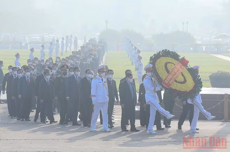 Lãnh đạo Đảng, Nhà nước vào Lăng viếng Chủ tịch Hồ Chí Minh trước kỳ họp Quốc hội -0