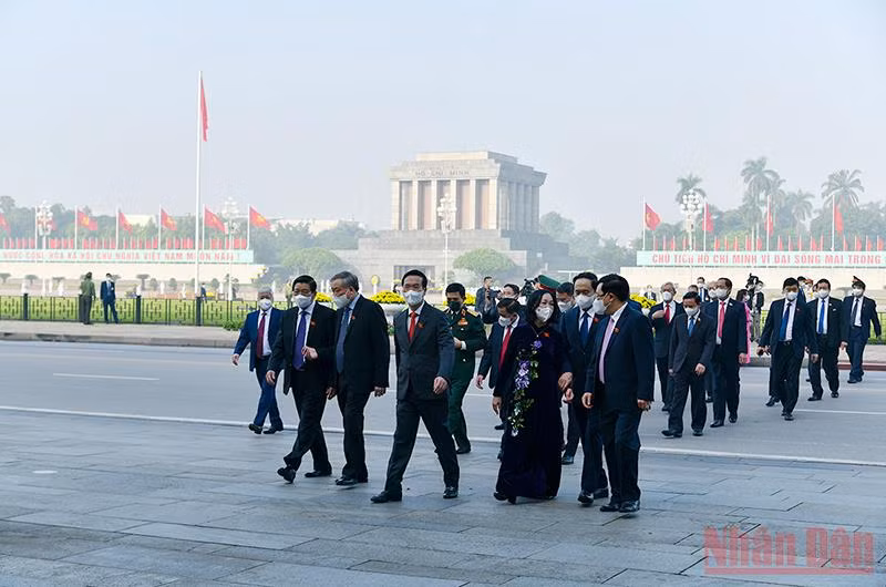 Lãnh đạo Đảng, Nhà nước vào Lăng viếng Chủ tịch Hồ Chí Minh trước kỳ họp Quốc hội -0