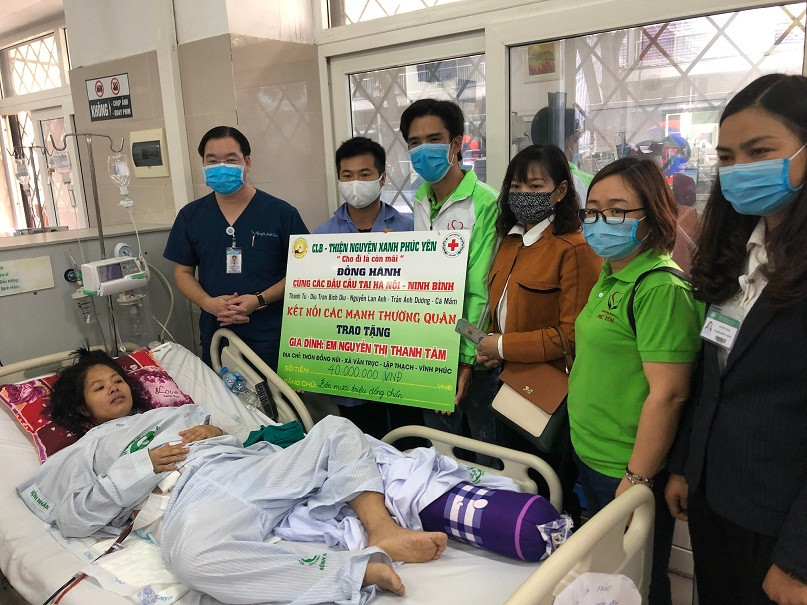 Thông qua sự kết nối của Phòng CTXH, số tiền ủng hộ bệnh nhân lên tới hơn 230 triệu đồng. 100 ngày nỗ lực hồi sinh cho sản phụ mắc hội chứng HELLP, vỡ gan tự phát -0
