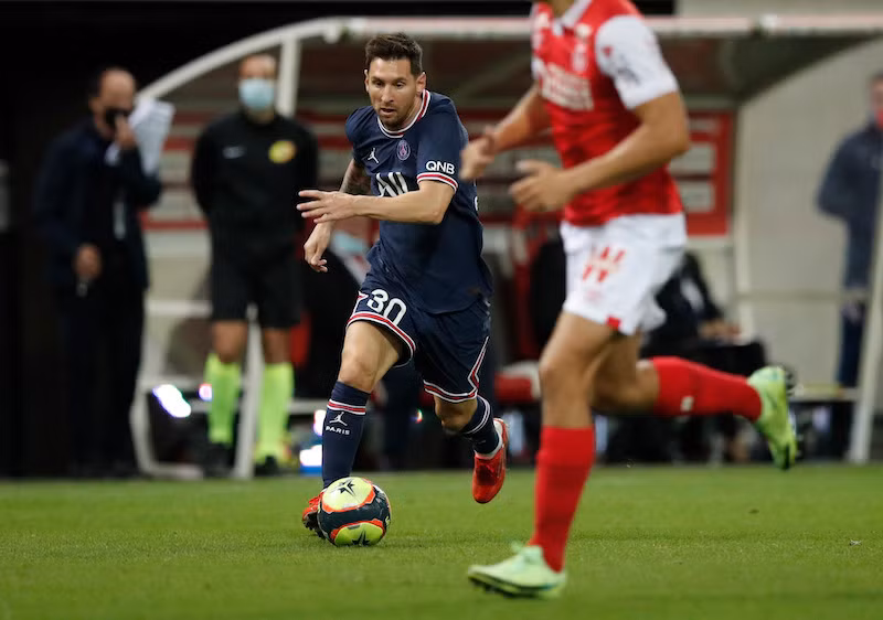 Lionel Messi chơi trận đầu tiên cho PSG khi vào sân phút 66 trong chiến thắng 2-0 trước Reims. (Ảnh: REUTERS)