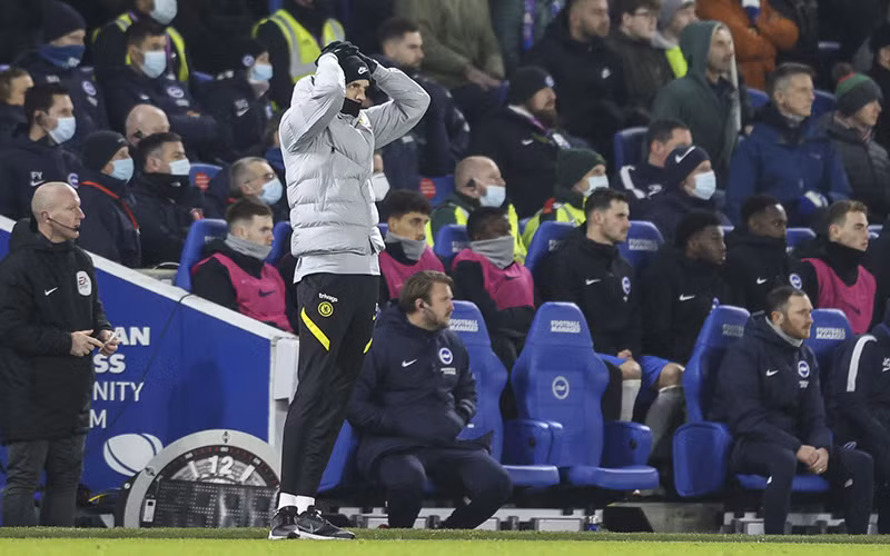 Thomas Tuchel biểu hiện sự thất vọng trong trận hòa Brighton. (Ảnh: Getty Images)