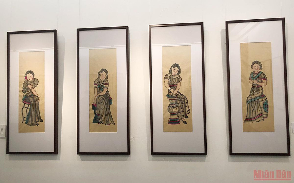 Bộ tranh Tố nữ tân thời của làng tranh Đông Hồ. Ngắm tranh tứ bình với… lúa ngô, gà vịt -0