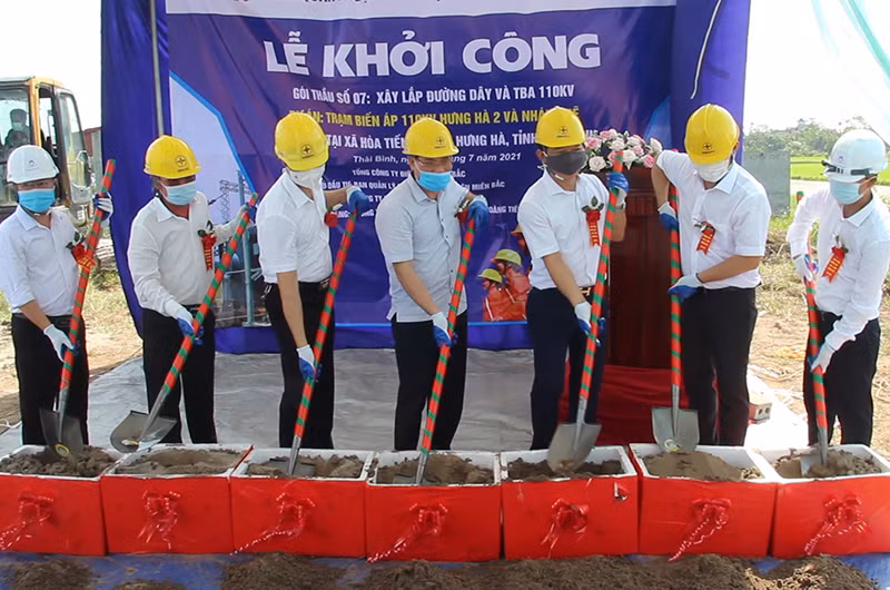 Quang cảnh lễ khởi công.