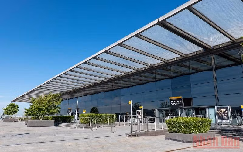 Nhà ga T4, sân bay quốc tế London Heathrow (Vương quốc Anh). 