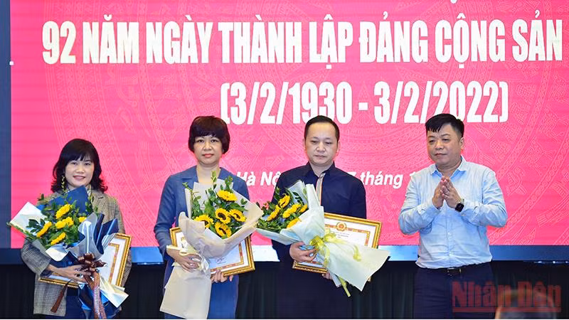 Báo Nhân Dân tổ chức mít-tinh kỷ niệm 92 năm Ngày thành lập Đảng -0