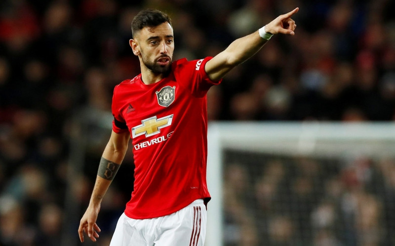Bruno Fernandes sẽ thay Harry Maguire đeo băng thủ quân đêm nay.
