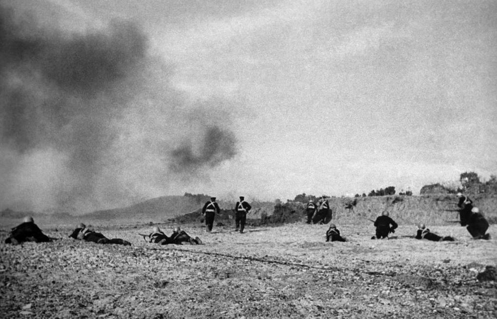 Phòng thủ Sevastopol, năm 1942. (Nguồn ảnh: TASS) Chuyện về cựu chiến binh Hồng quân Liên Xô: Kỷ lục gia lái xe ở tuổi 100 -0