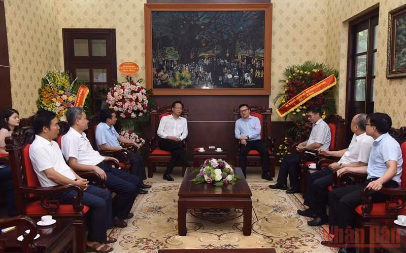 Đoàn công tác các Bộ, ban, ngành, đơn vị thăm, chúc mừng Báo Nhân Dân -0