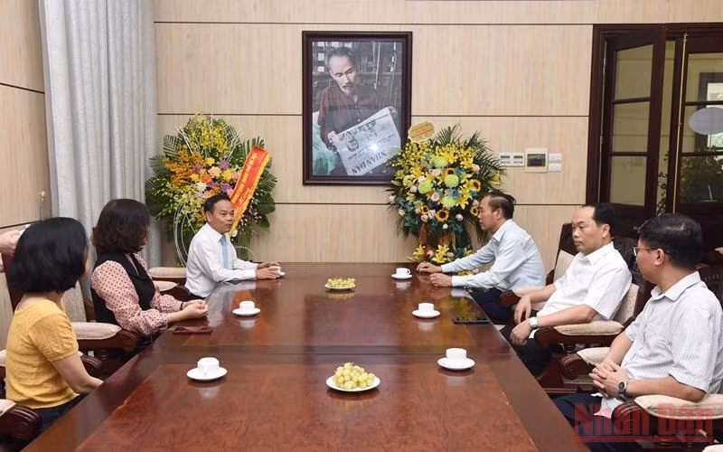 Đoàn công tác các Bộ, ban, ngành, đơn vị thăm, chúc mừng Báo Nhân Dân -0