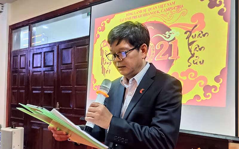 Tổng Lãnh sự Vũ Ngọc Lý phát biểu ý kiến.