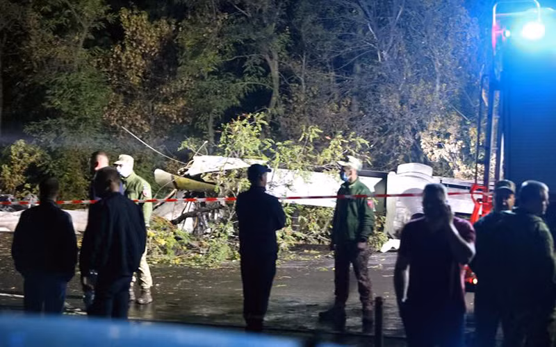 Hiện trường vụ máy bay quân sự rơi tại Ukraine. Ảnh: Reuters.